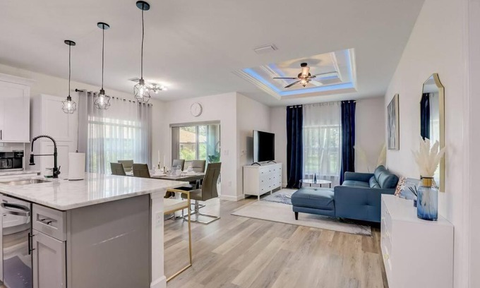 Rotonda Heights Apartamento | Modern Vacation House