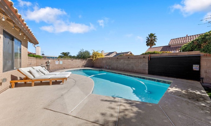 Paradise Casa | Modern Vegas Home- Prime Location, Full Amenities