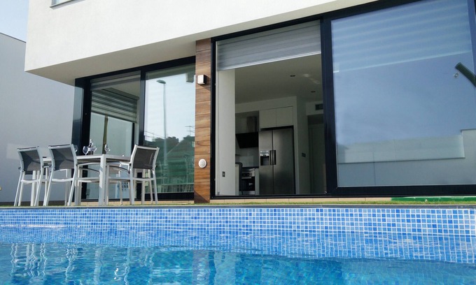San Pedro del Pinatar Villa | Villa moderna con piscina privada cerca de las playas del Mar Menor