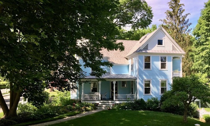 Great Barrington Casa | Victoriano moderno en la colina