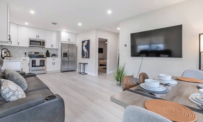 Lake Ridge Apartamento | Modern Victoria Park Retreat | 30+ Night Stays Only