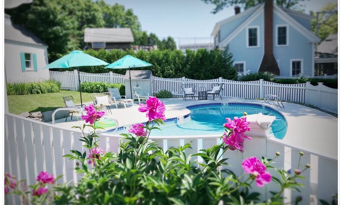 Ogunquit Casa | Moderna casa victoriana con hermosa piscina en el corazón de Ogunquit