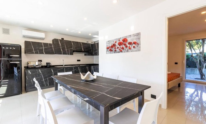 Lignano Sabbiadoro Villa | Modern villa with jacuzzi close to the beach by Beahost Rentals