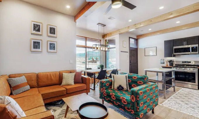 Angel Fire Condominio | Modern Villa / 2BR / 2BA / FP / 2 Patios / Arcade / 5 min to Slopes and Trails!