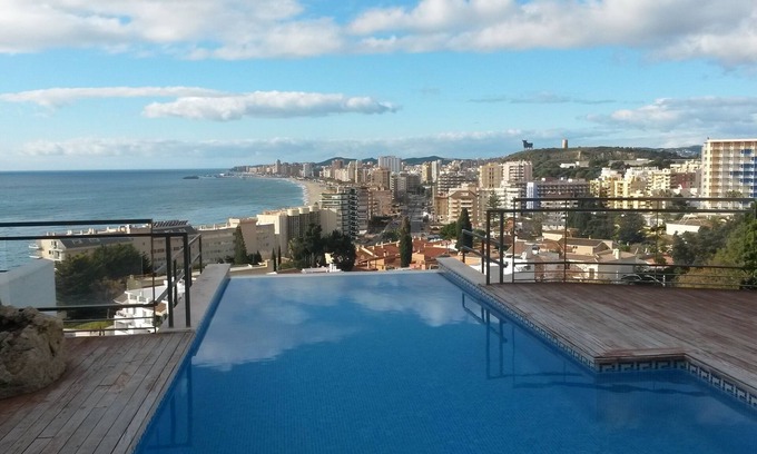Torreblanca Casa | Villa moderna, a 5 minutos a pie de la playa y restaurantes. Vista marítima