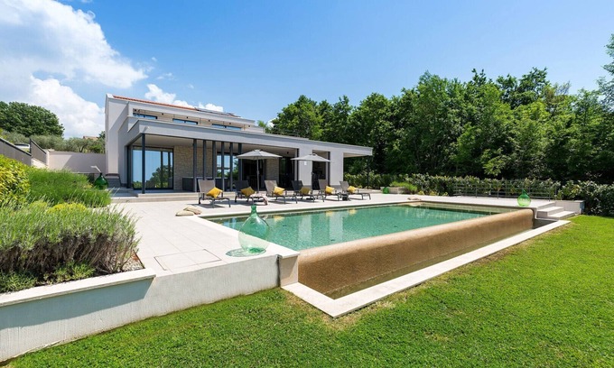 Medvidici Villa | Villa Damian by Villas Guide