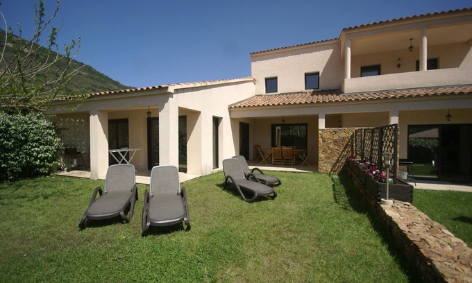 Vico Villa | Villa moderna en Coggia con balcón