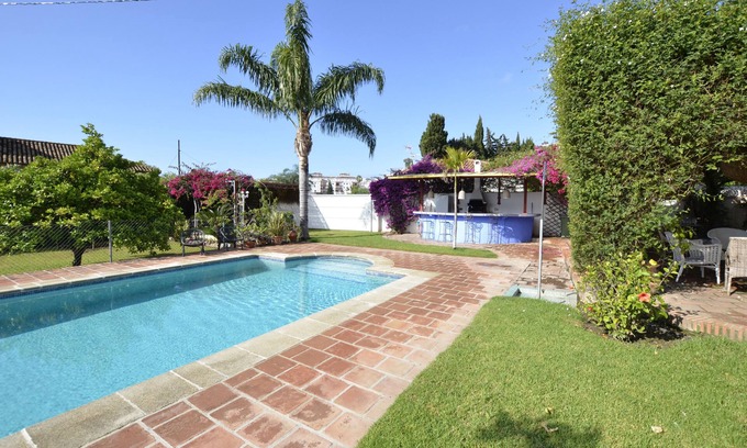 Velilla-Taramay Casa | Modern villa on the beach, large private pool, BBQ, many flowers very quiet.