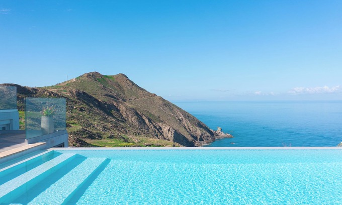 Geropotamos Villa | Villa ecológica moderna situada en una colina con vistas al mar de Creta.