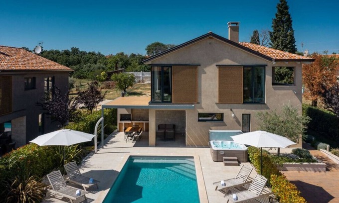 Kadumi Villa | Villa Vallis by Villas Guide