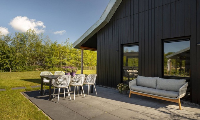 Sint Nicolaasga Villa | Villa moderna con amplio jardín, en un parque de vacaciones en Friesland
