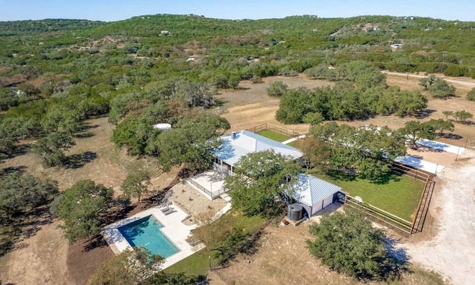 Leander Casa | Modern Villa w/Views+Pool on 35 acre private ranch