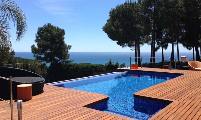 Sant Pol De Mar Villa | Villa moderna con vistas al mar, piscina infinita, jardín y Wi-Fi