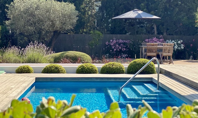 L'Escala Villa | Villa moderna con piscina privada y jardín.