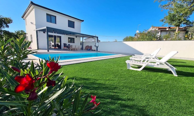 Valica Villa | Modern villa with private pool only 7 min from the beach