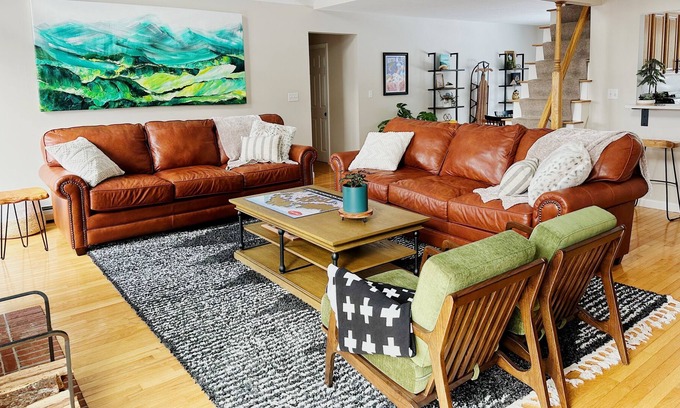 Stratton Chalet De Esquí | Modern VT Chalet with Hot Tub near Mt Snow & Stratton Mtn
