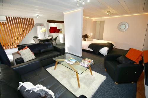 Leamington Apartamento | Modern Wall
