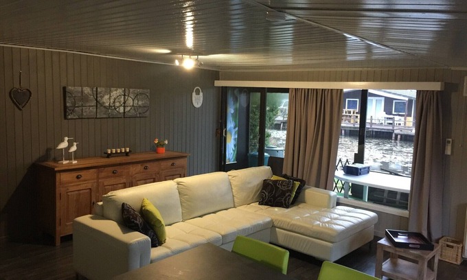 Geel Casa | Chalet en parque con estanque de pesca