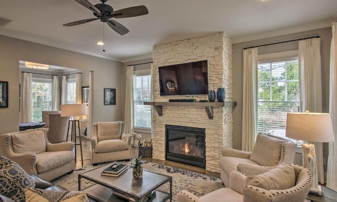 Westside Casa | Modern West Town Home - Mins to Downtown Atlanta!