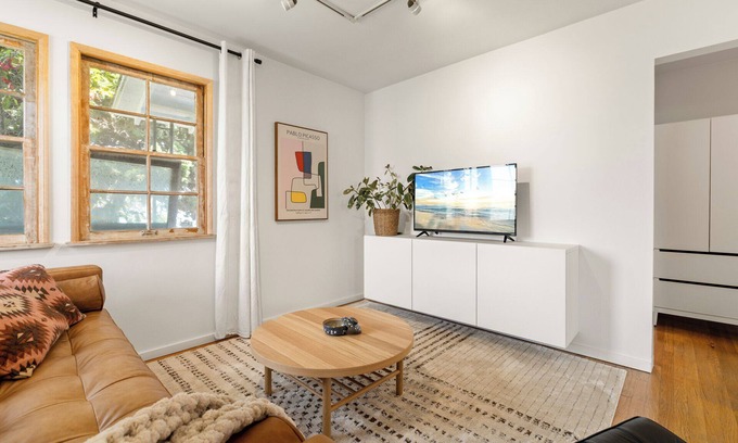 Westchester Casa | Modern Westchester 1BR/1BA Duplex with Private Patio & W/D