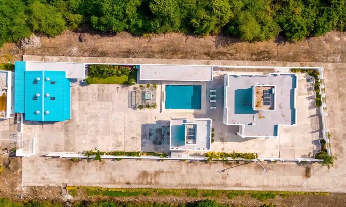 Cojimíes Casa | MODERN WHITE VILLA WITH PRIVATE BEACH