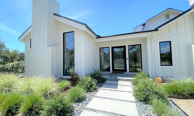 Los Olivos Casa | Modern Wine Country Home with Pool, Spa & Sauna, EV Charging