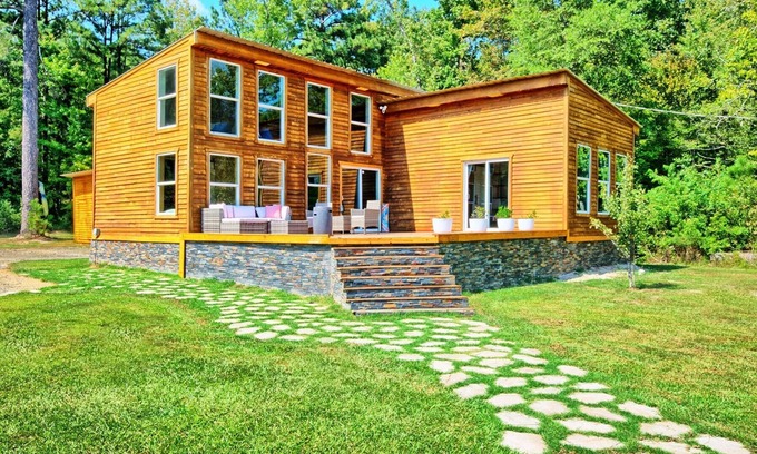 South Toledo Bend Cabina | Modern wood infused Cabin