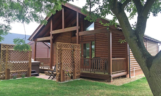 Upwood Chalet De Esquí | 2 bedroom accommodation in Ramsey, Nr Huntingdon