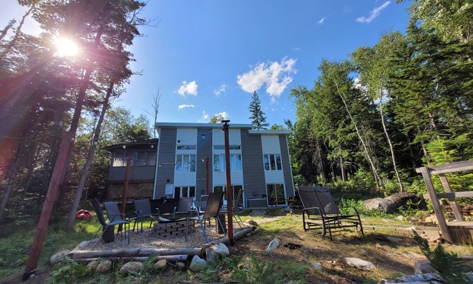 Chertsey Chalet De Esquí | Moderne Chalet, bord de lac, 4 chambres , avec SPA