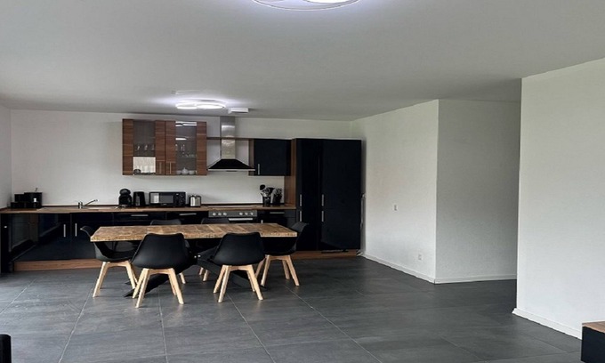 Singen Apartamento | Moderne Ferienwohnung, Platz für 6 Gäste - 2 Schlaf-/ Wohn-/badezimmer, Terrasse