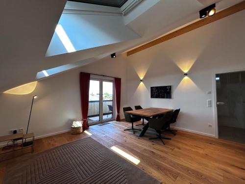 Feldwies Apartamento | Moderne Ferienwohnung Übersee