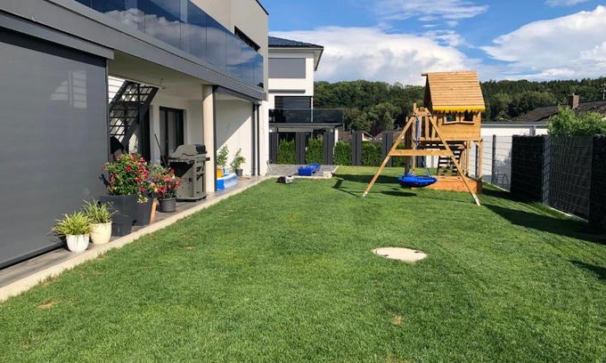 Gunzburg District Apartamento | Moderne Ferienwohnung mit Terrasse und Garten