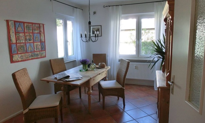 Schweinfurt Apartamento | Apartamento moderno y amoblado con 3 habitaciones en la planta baja con buenas conexiones de transporte