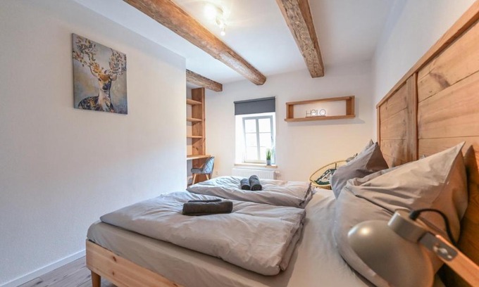 Eckartsberg Apartamento | Moderne und gemütliche Maisonette-Ferienwohnung mit Terrasse und WALLBOX im FarmHouse Eckartsberg bei Zittau