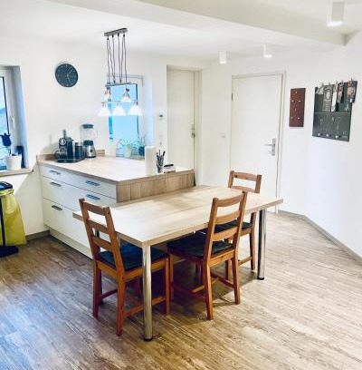Stadtilm Casa | Moderne Wohnung mit großer Küche und Bad