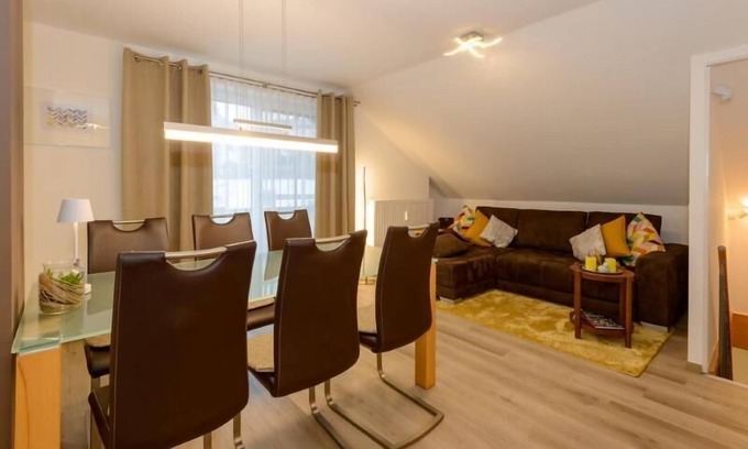 Schlatzendorf Apartamento | Moderno apartamento de 3 habitaciones en dos plantas.