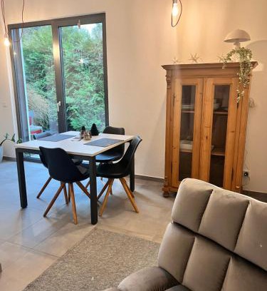 Lage Apartamento | Modernes Tiny Apartment in Lage