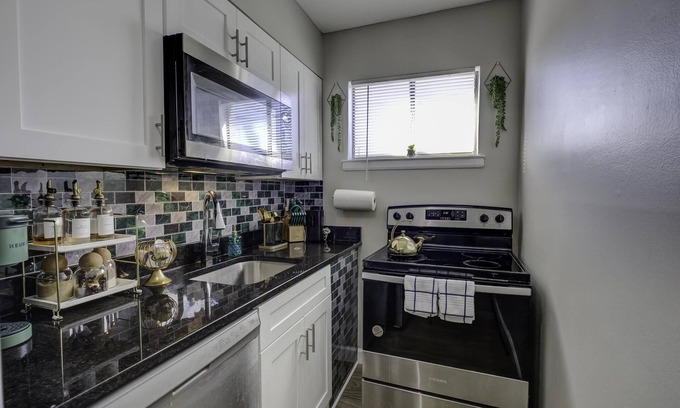 University District Apartamento | ModernHip1BedroomHStrip