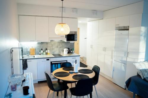 Myyrmaki Apartamento | Moderni uudisyksiö pk-seudulla