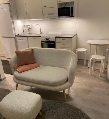 Ylamylly Apartamento | Moderni yksiö, omalla autopaikalla