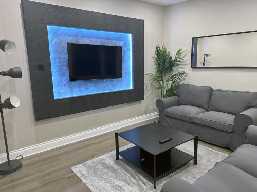 Harehills Apartamento | Modernised 4 Bedroom House close to city Centre, Kep Stays