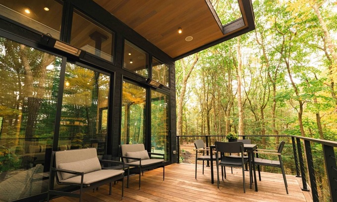 Rhinebeck Casa | Modernist Wooded Retreat Rhinebeck on 75 acres
