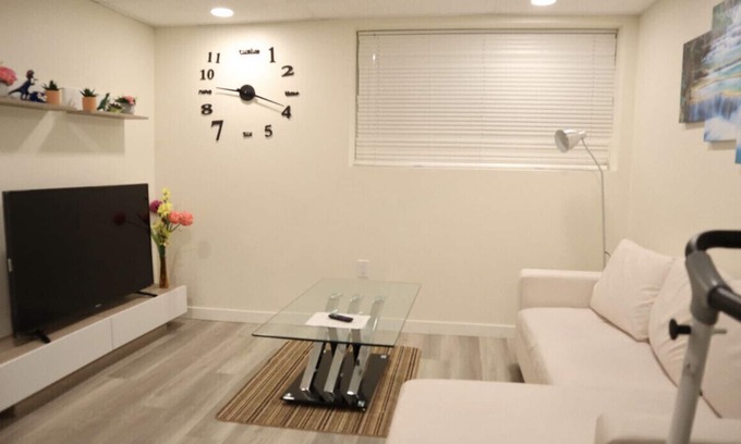 East Kildonan Casa | Modernized and spacious suite