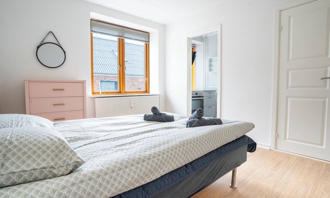 Holstebro Apartamento | Modernized Bed & Bath