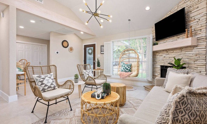 Barker Casa | Modernly Renovated Family Home w/ Double Swing, 4TVs, Pets OK & Backyard Firepit
