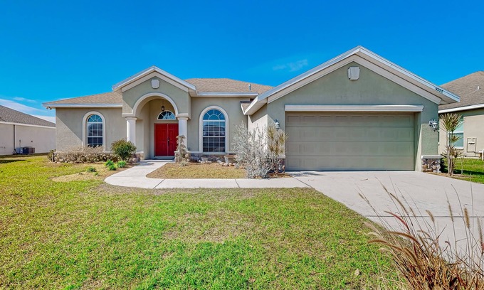 Plant City Casa | Modernly updated open home with lake view, screened-in patio, grill, AC, & W/D