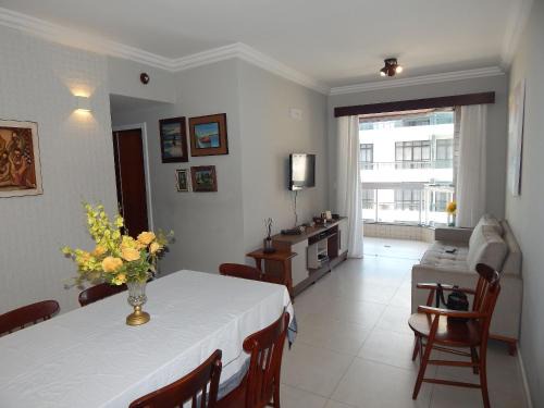 Braga Apartamento | Moderno e reformado 2 quartos com varanda e garagem
