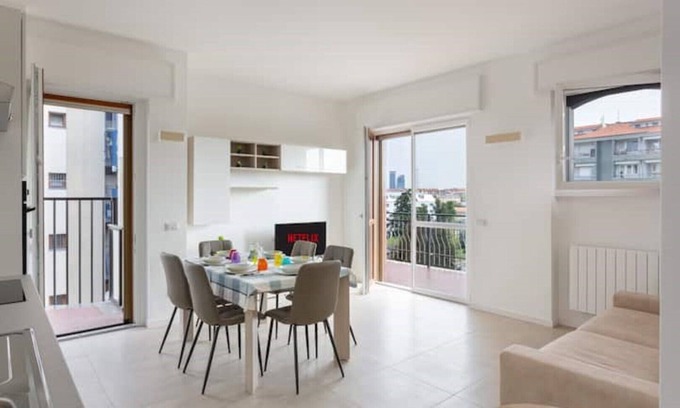Lorenteggio Apartamento | Moderno, Luminoso, Spazioso con Vista