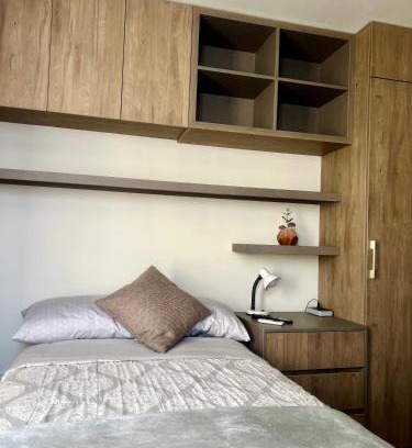 Cochabamba Apartamento | Moderno y cómodo estudio con espacio de trabajo
