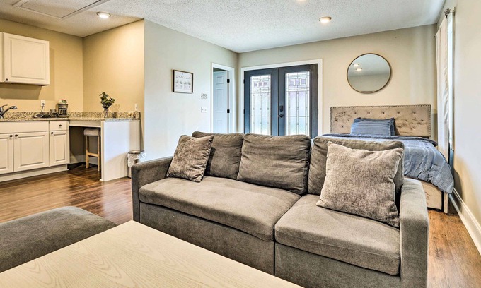 Normal Apartamento | Modest Huntsville Studio w/ Full Kitchen!